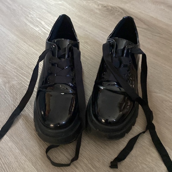 Aldo *worn once* chunky patent leather Oxfords size 6.5 - Picture 4 of 4